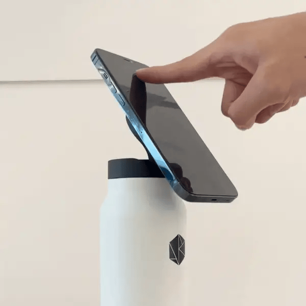 MagnetiCool - Un sorbo fresco, una conexión perfecta