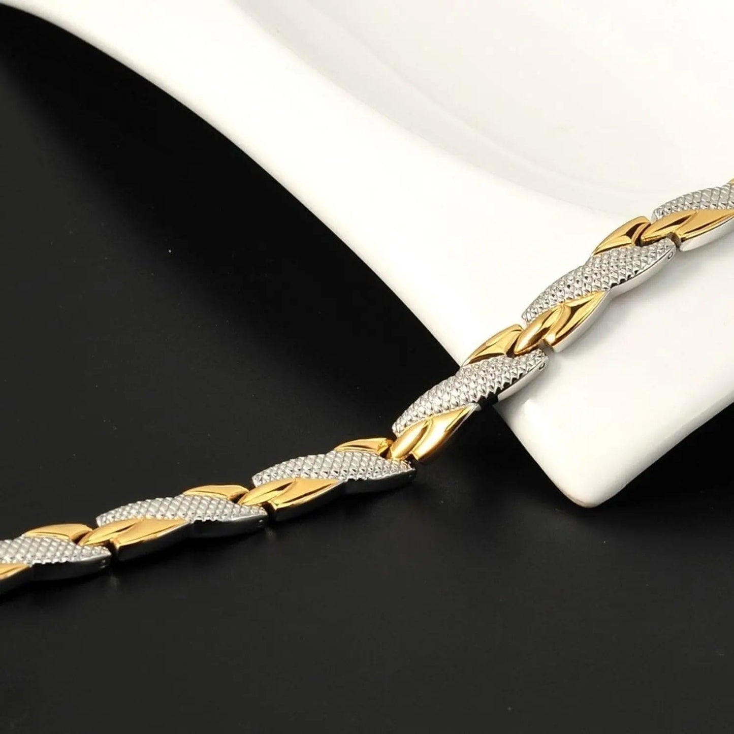 Solo Hoy 2x1 Acero de titanio con baño en oro 18k